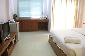 Hotel Somjai House Si Racha Esterno foto